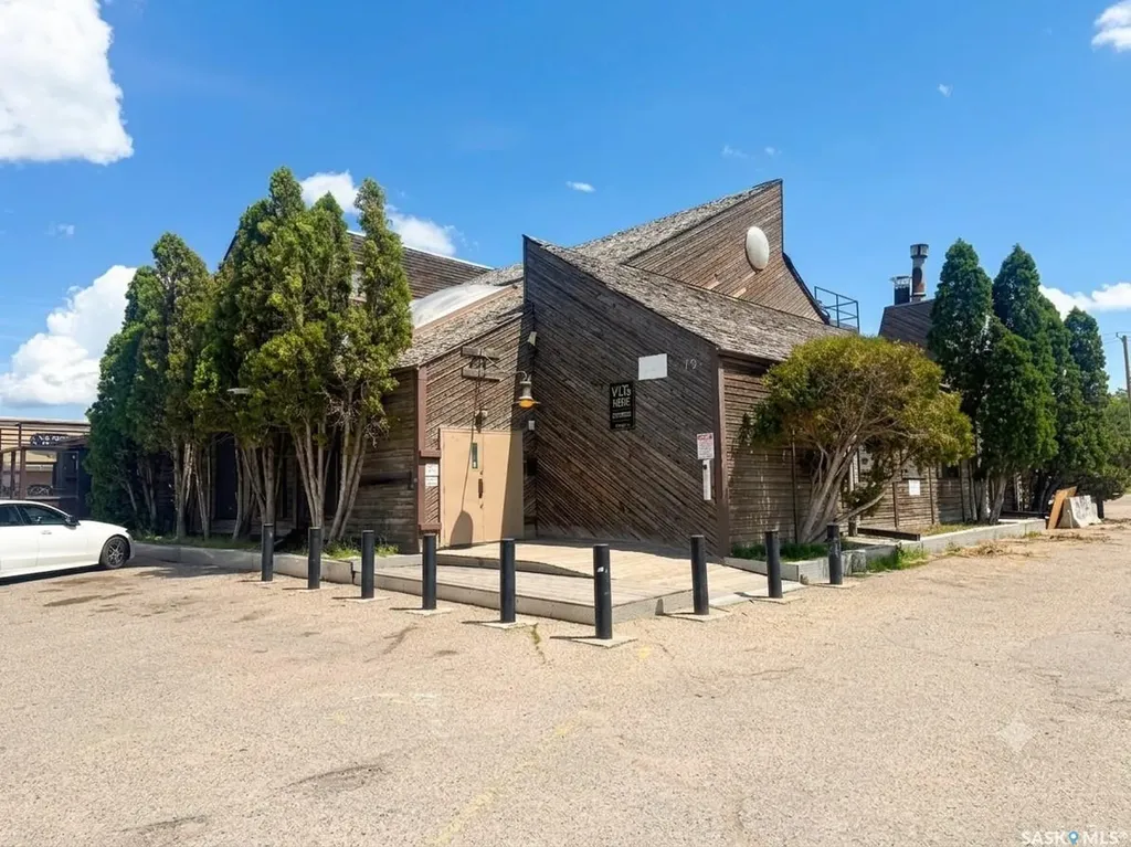 379 Albert Street Regina SK S4R 2N6
