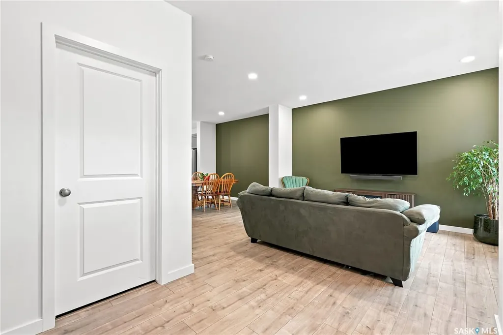 1054 Brighton Gate Saskatoon SK S7V 1S6