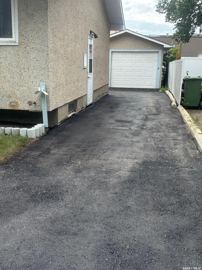 127 Walden Crescent Regina SK S4N 1L4