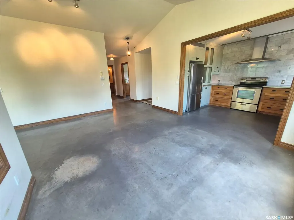 825 Geisen Street Radville SK S0C 2G0