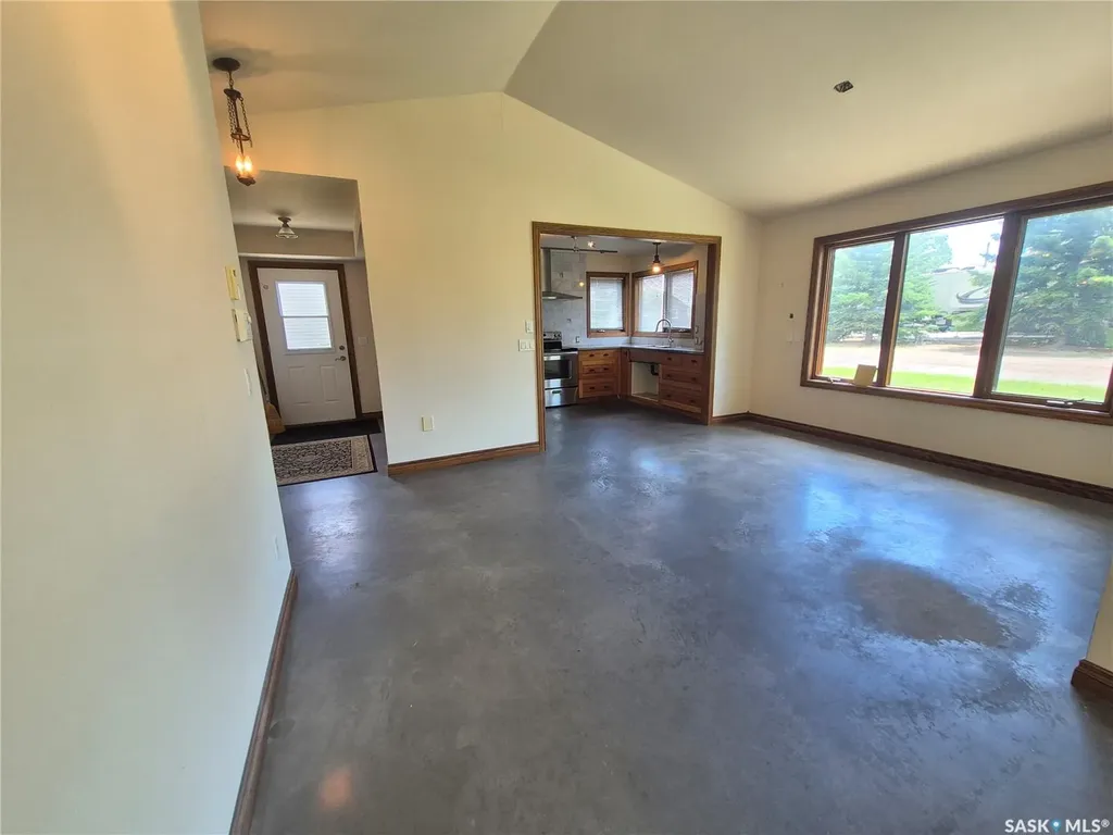 825 Geisen Street Radville SK S0C 2G0