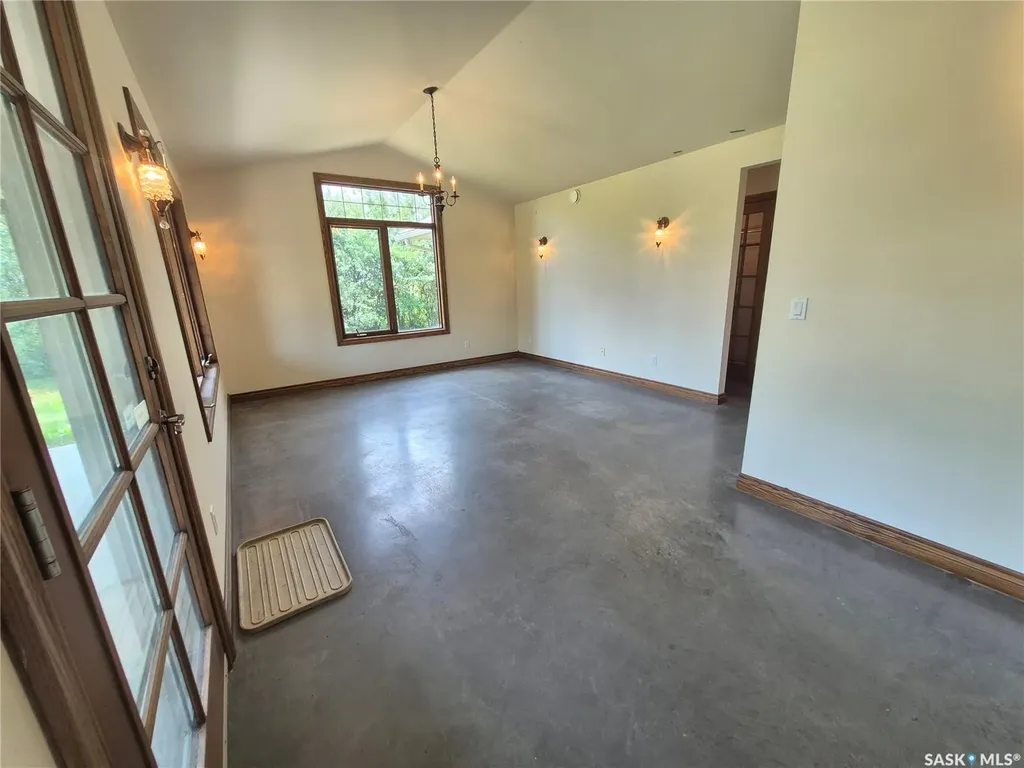 825 Geisen Street Radville SK S0C 2G0