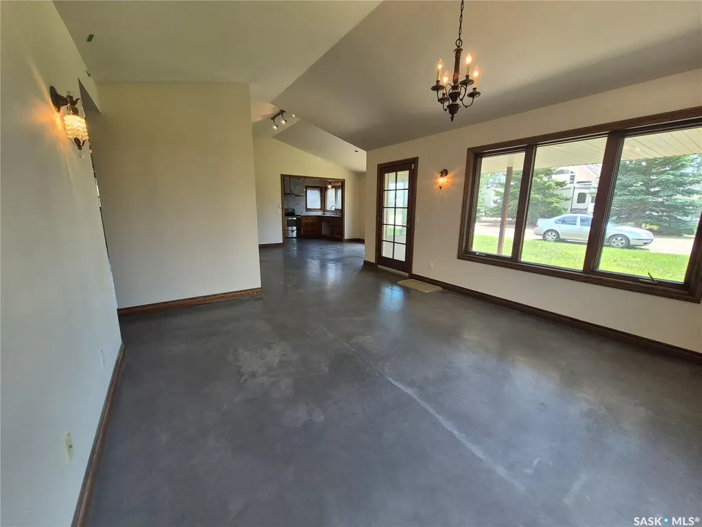 825 Geisen Street Radville SK S0C 2G0