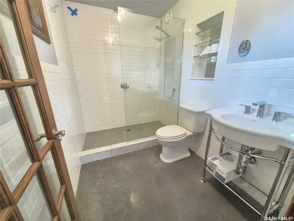 825 Geisen Street Radville SK S0C 2G0