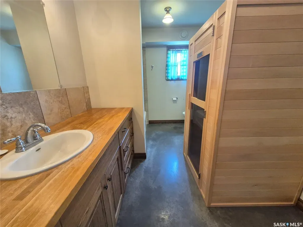 825 Geisen Street Radville SK S0C 2G0