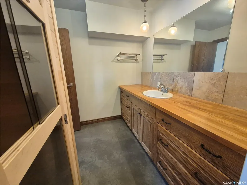 825 Geisen Street Radville SK S0C 2G0