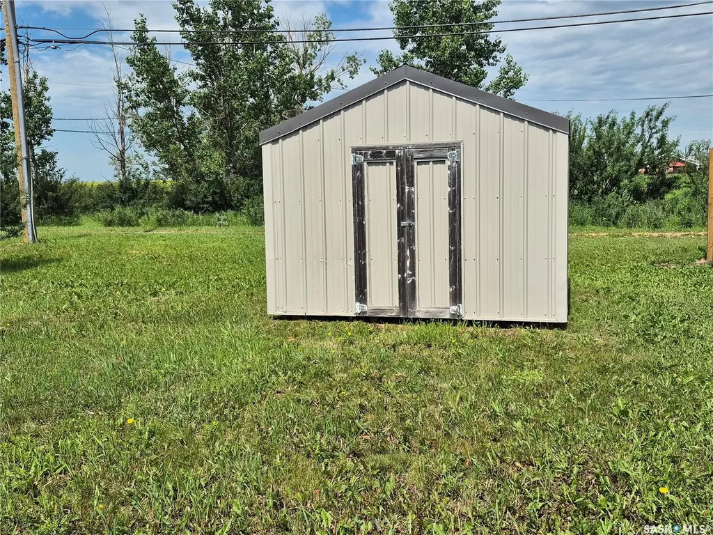 825 Geisen Street Radville SK S0C 2G0