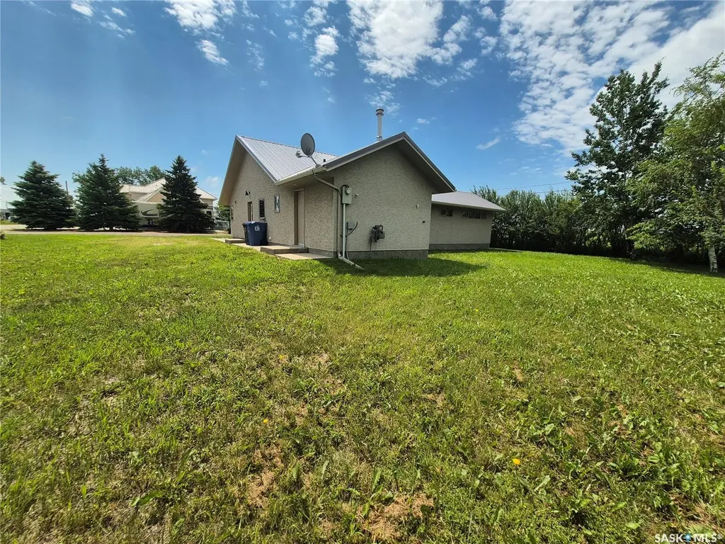 825 Geisen Street Radville SK S0C 2G0