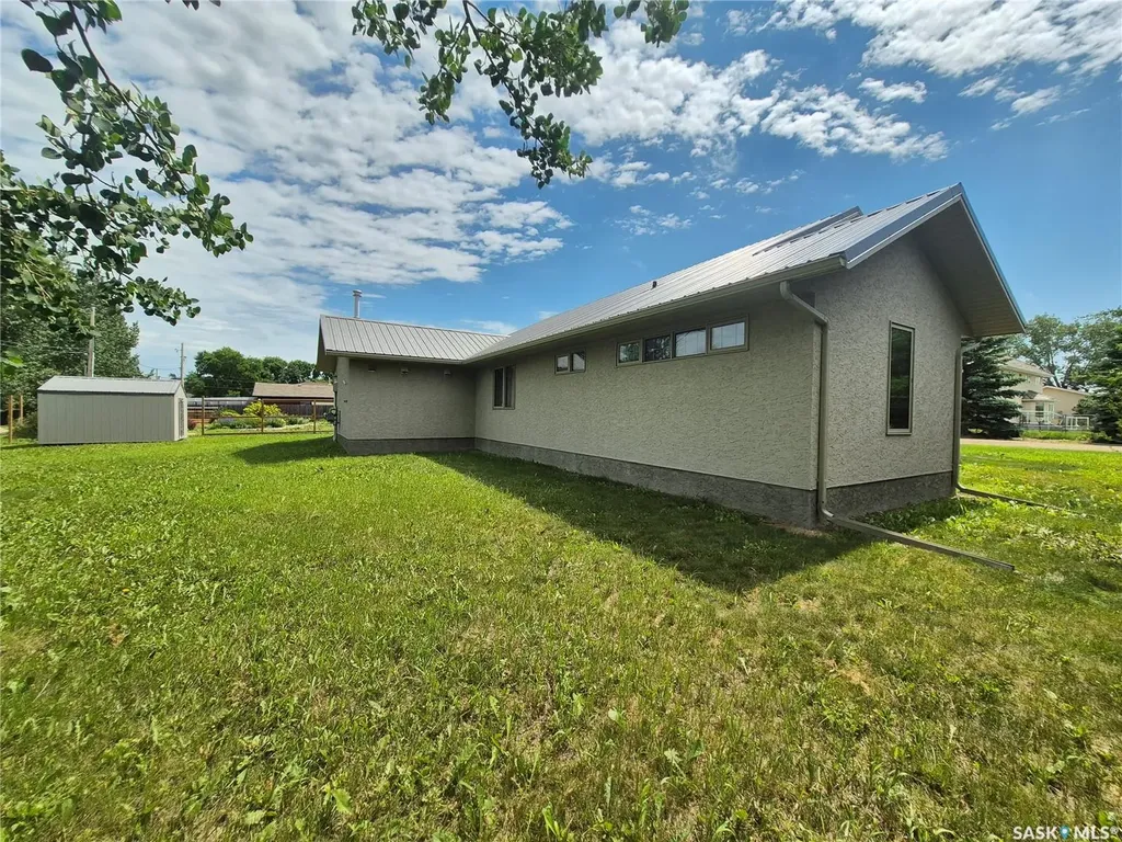 825 Geisen Street Radville SK S0C 2G0