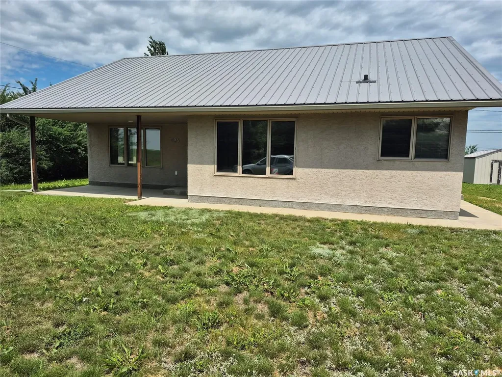 825 Geisen Street Radville SK S0C 2G0