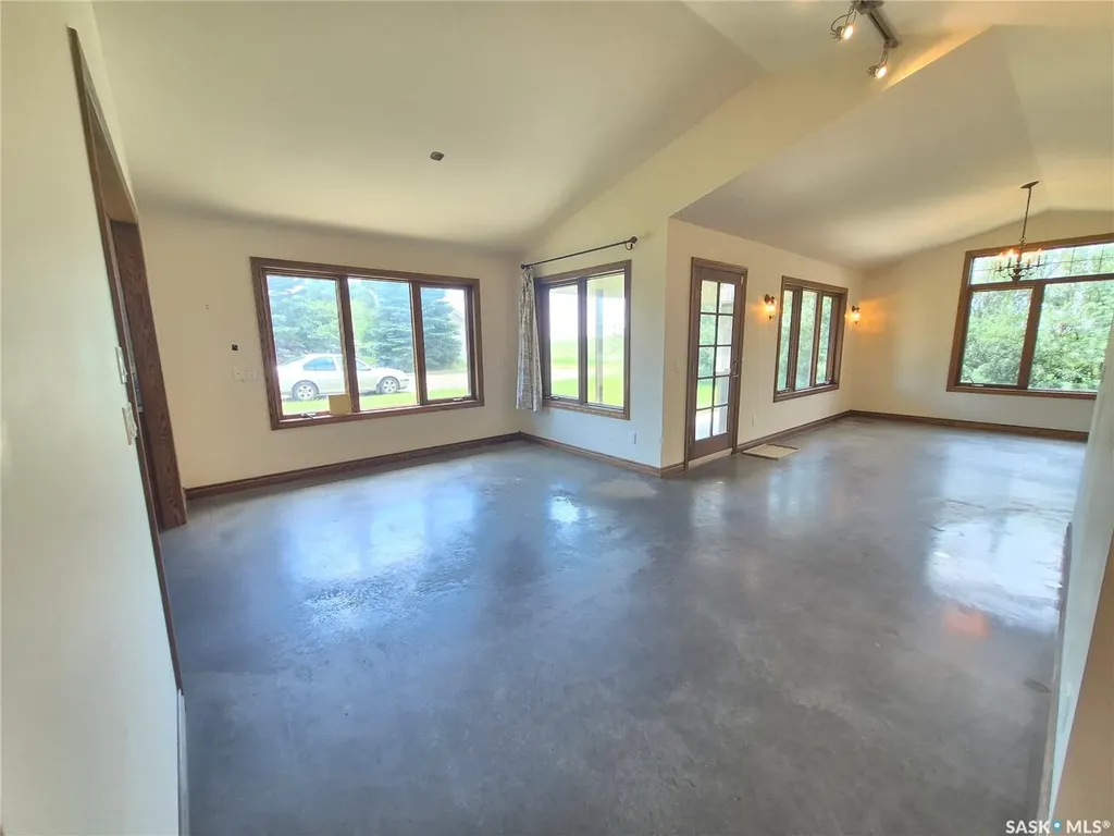 825 Geisen Street Radville SK S0C 2G0