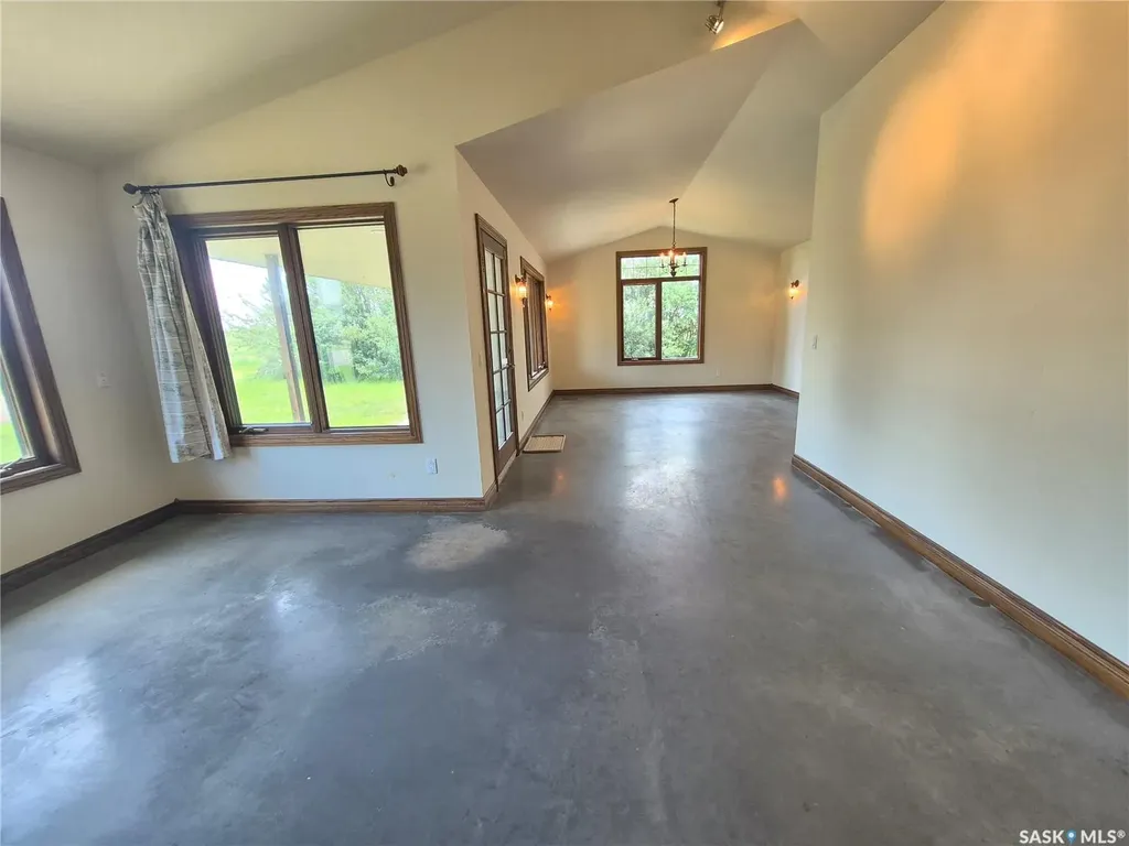 825 Geisen Street Radville SK S0C 2G0