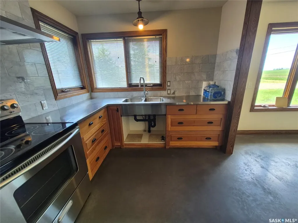 825 Geisen Street Radville SK S0C 2G0