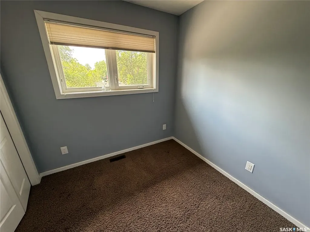 802 Park Avenue Weyburn SK S4H 0K2