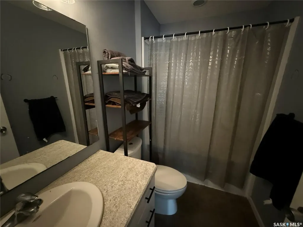 802 Park Avenue Weyburn SK S4H 0K2
