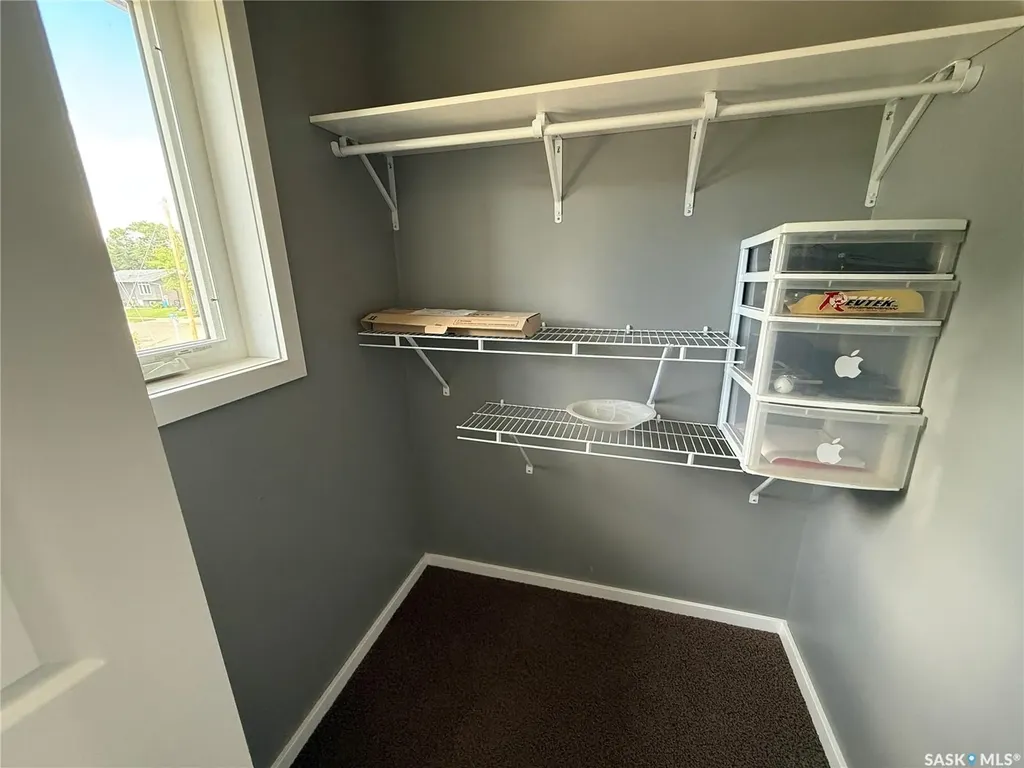 802 Park Avenue Weyburn SK S4H 0K2