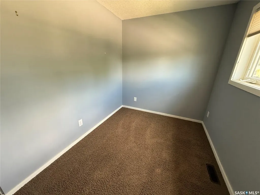802 Park Avenue Weyburn SK S4H 0K2