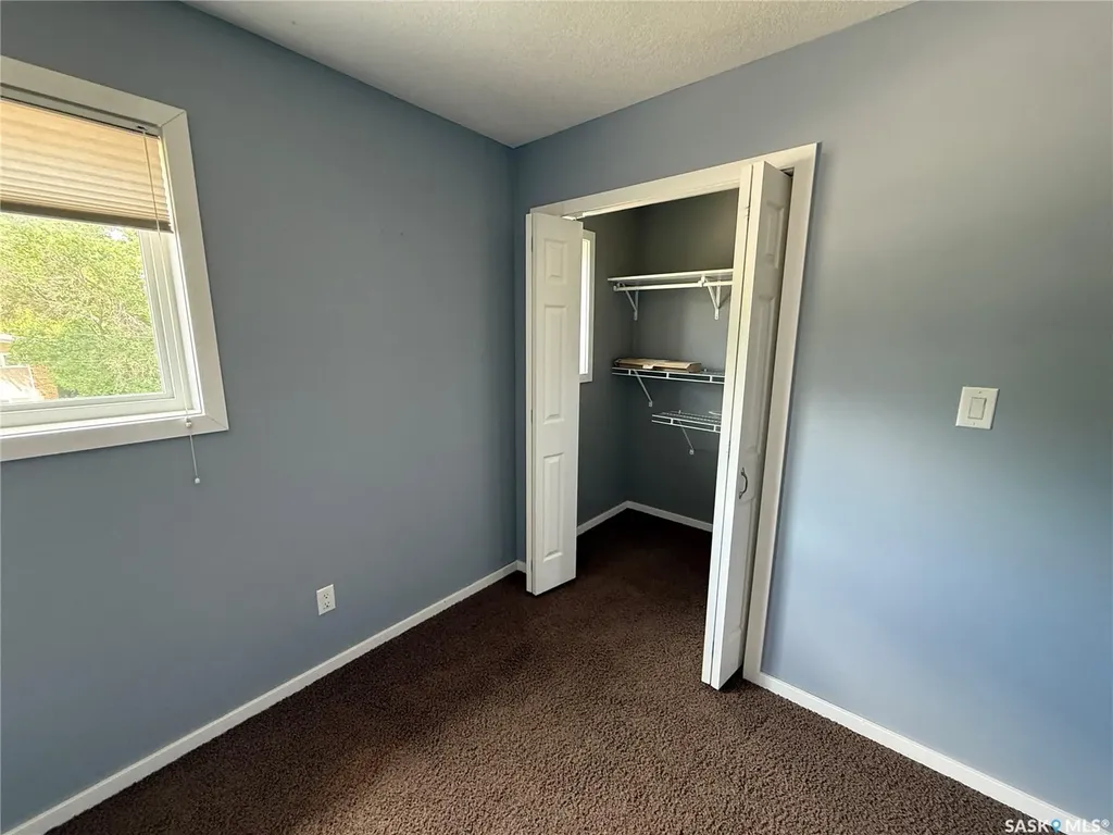 802 Park Avenue Weyburn SK S4H 0K2
