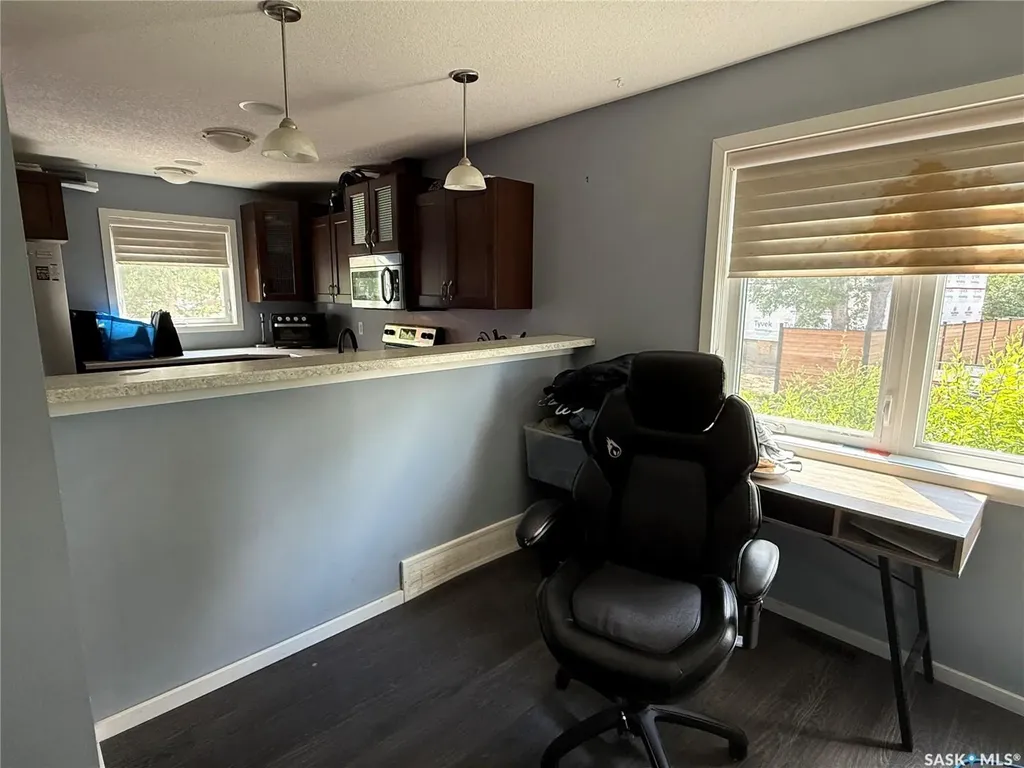 802 Park Avenue Weyburn SK S4H 0K2