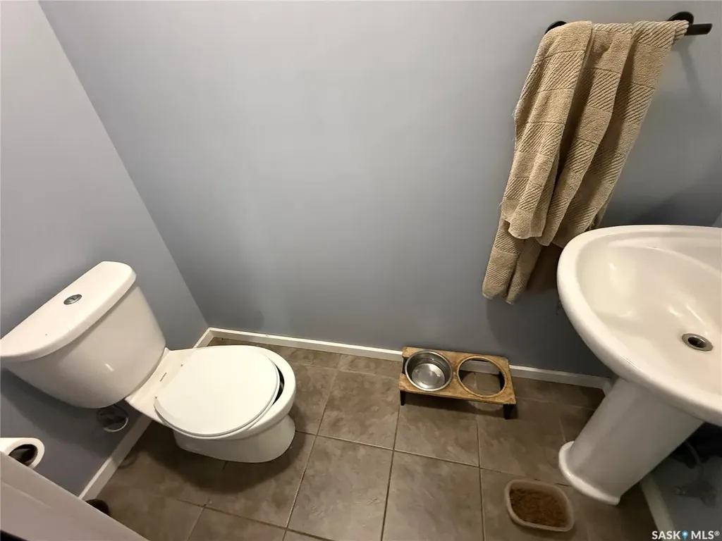 802 Park Avenue Weyburn SK S4H 0K2