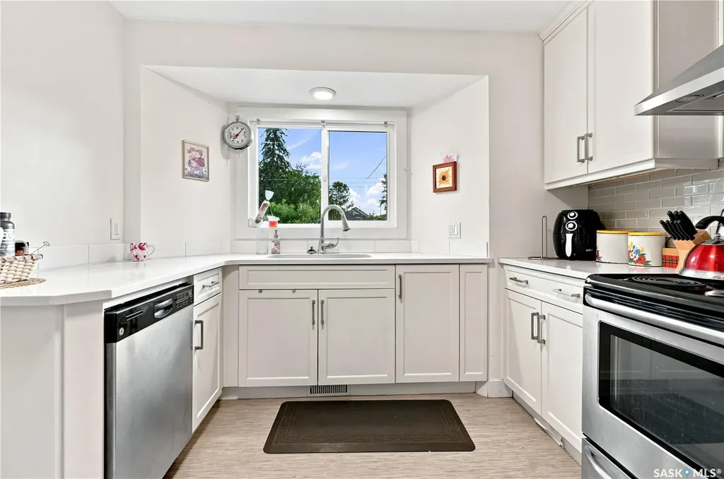 1706 Ewart Avenue Saskatoon SK S7H 2L2