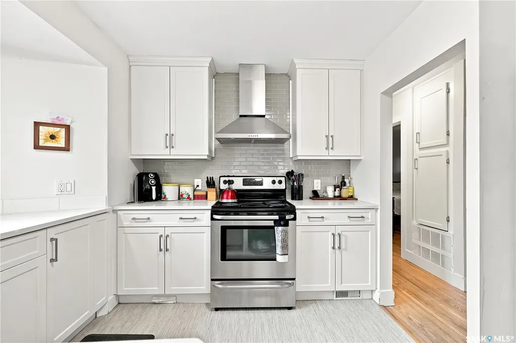 1706 Ewart Avenue Saskatoon SK S7H 2L2