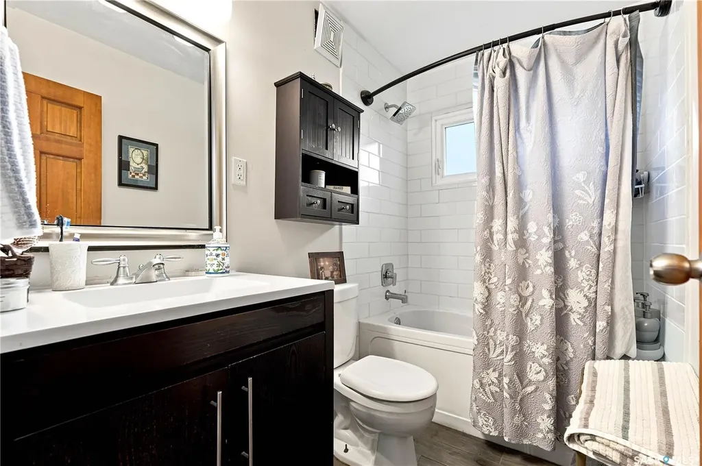 1706 Ewart Avenue Saskatoon SK S7H 2L2