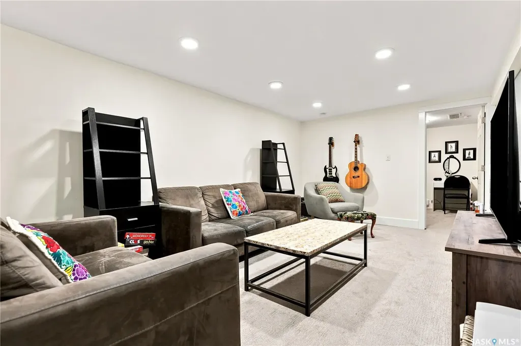 1706 Ewart Avenue Saskatoon SK S7H 2L2
