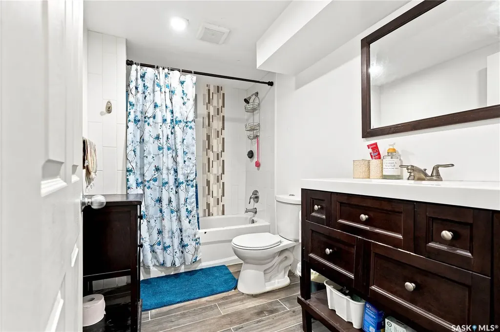 1706 Ewart Avenue Saskatoon SK S7H 2L2