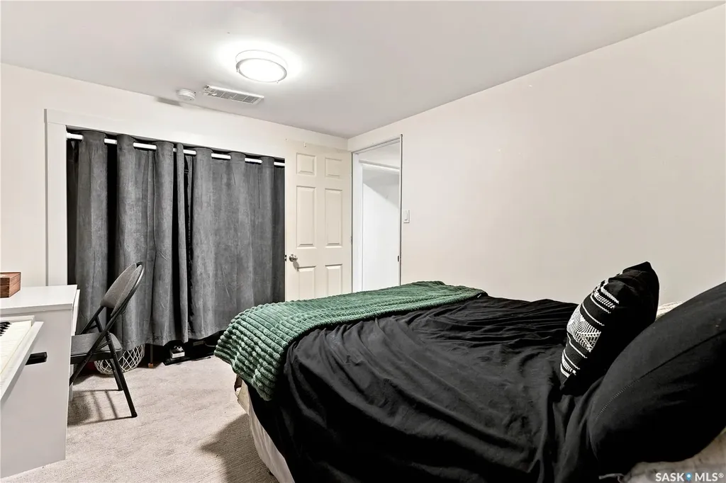 1706 Ewart Avenue Saskatoon SK S7H 2L2