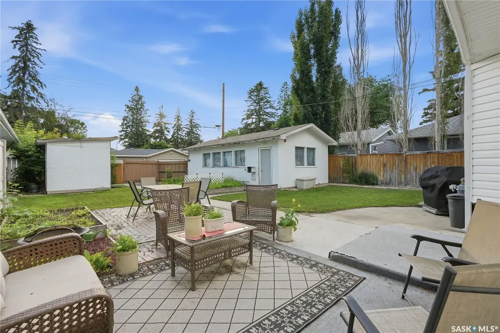 1706 Ewart Avenue Saskatoon SK S7H 2L2
