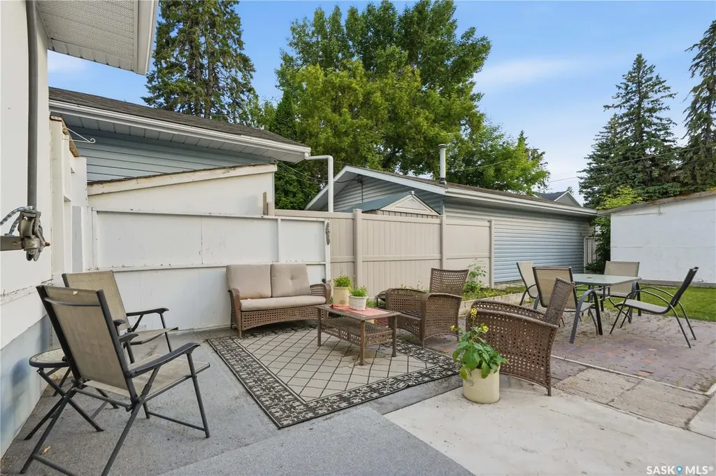 1706 Ewart Avenue Saskatoon SK S7H 2L2