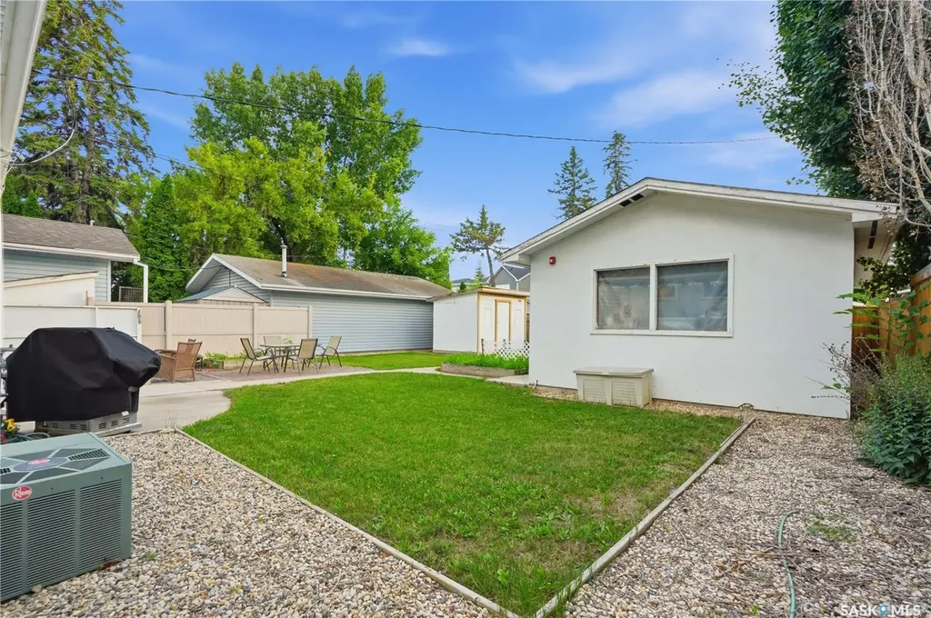 1706 Ewart Avenue Saskatoon SK S7H 2L2