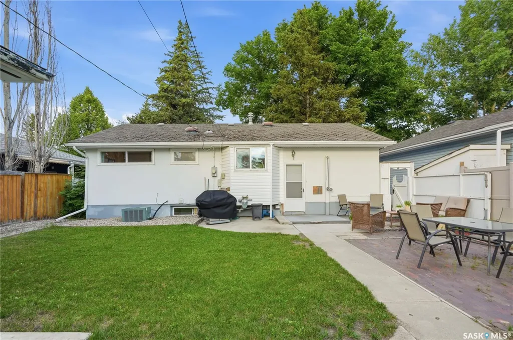 1706 Ewart Avenue Saskatoon SK S7H 2L2