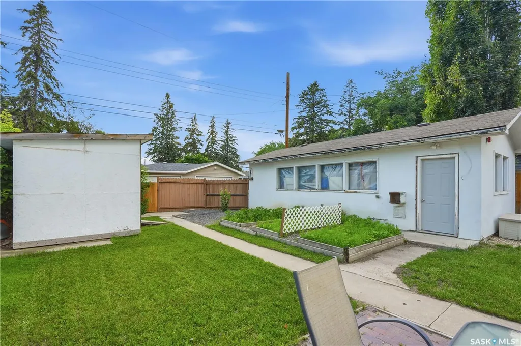 1706 Ewart Avenue Saskatoon SK S7H 2L2