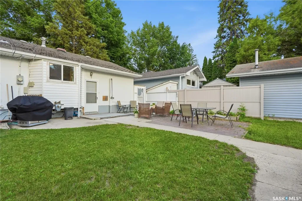 1706 Ewart Avenue Saskatoon SK S7H 2L2