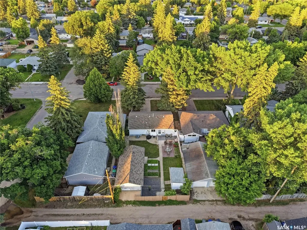 1706 Ewart Avenue Saskatoon SK S7H 2L2