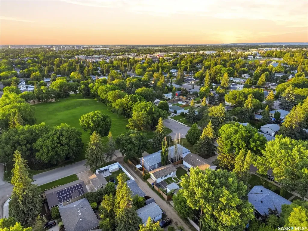 1706 Ewart Avenue Saskatoon SK S7H 2L2