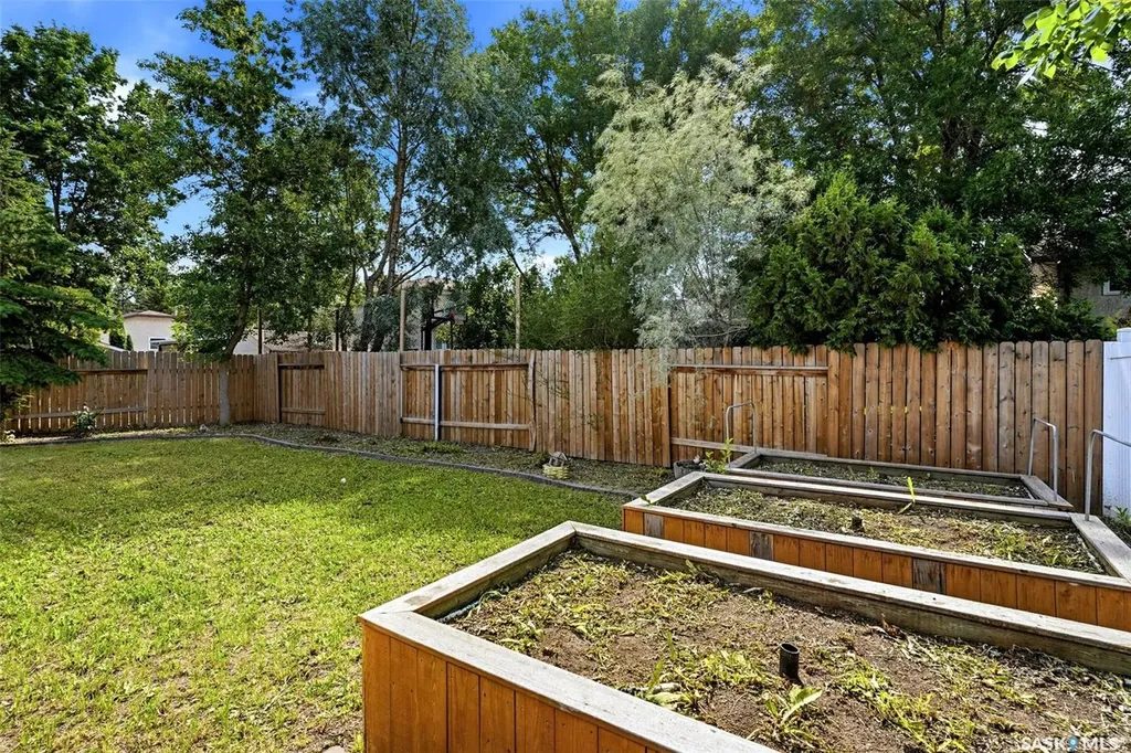2407 Rooke Place Regina SK S4V 1T7