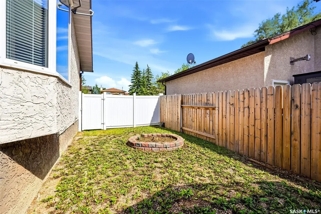 2407 Rooke Place Regina SK S4V 1T7
