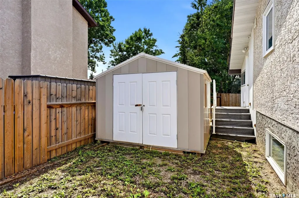 2407 Rooke Place Regina SK S4V 1T7