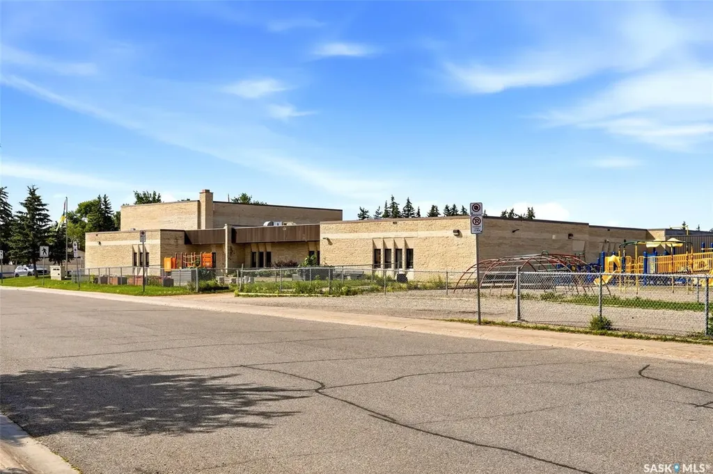 2407 Rooke Place Regina SK S4V 1T7