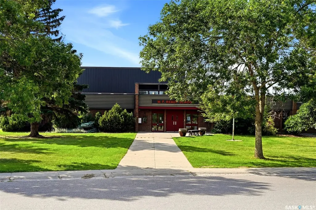 2407 Rooke Place Regina SK S4V 1T7