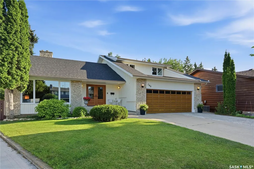 146 Highbury Place Saskatoon SK S7H 4X7