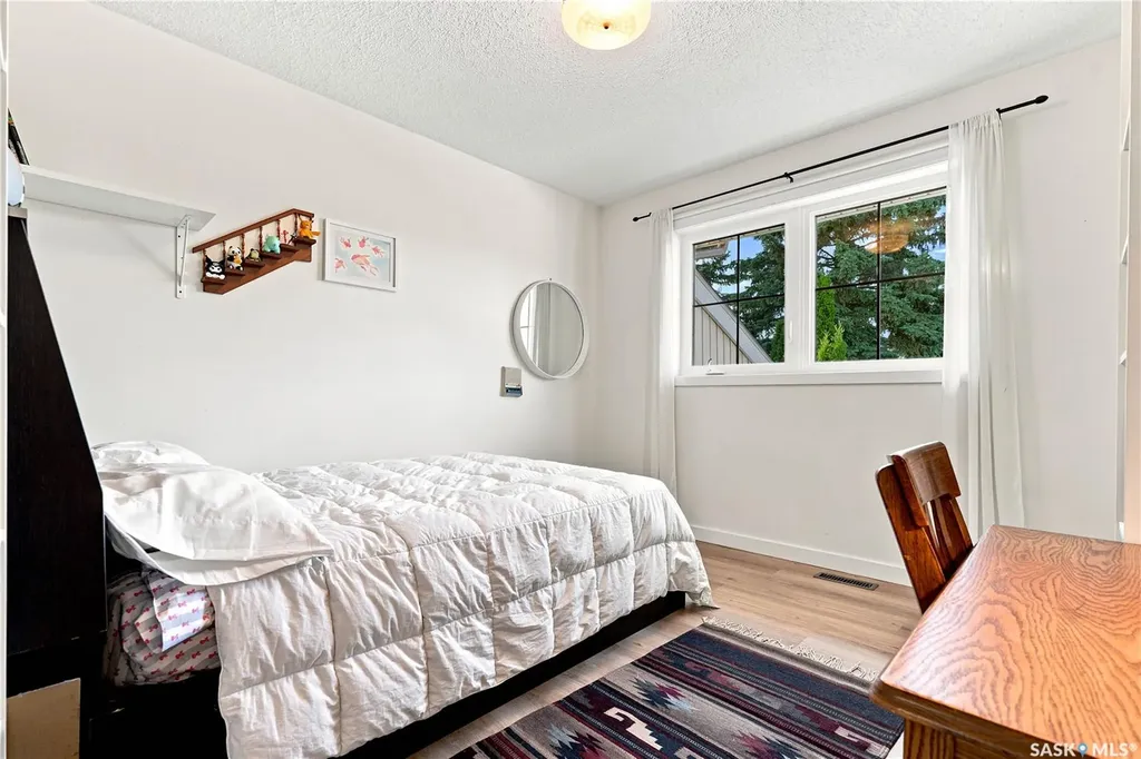 146 Highbury Place Saskatoon SK S7H 4X7