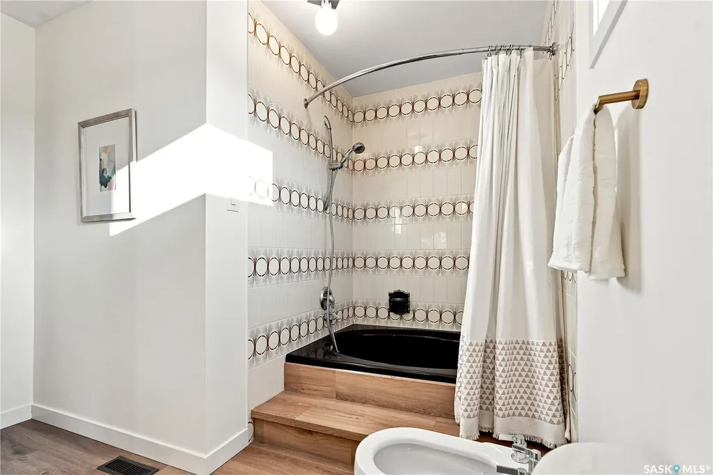 146 Highbury Place Saskatoon SK S7H 4X7