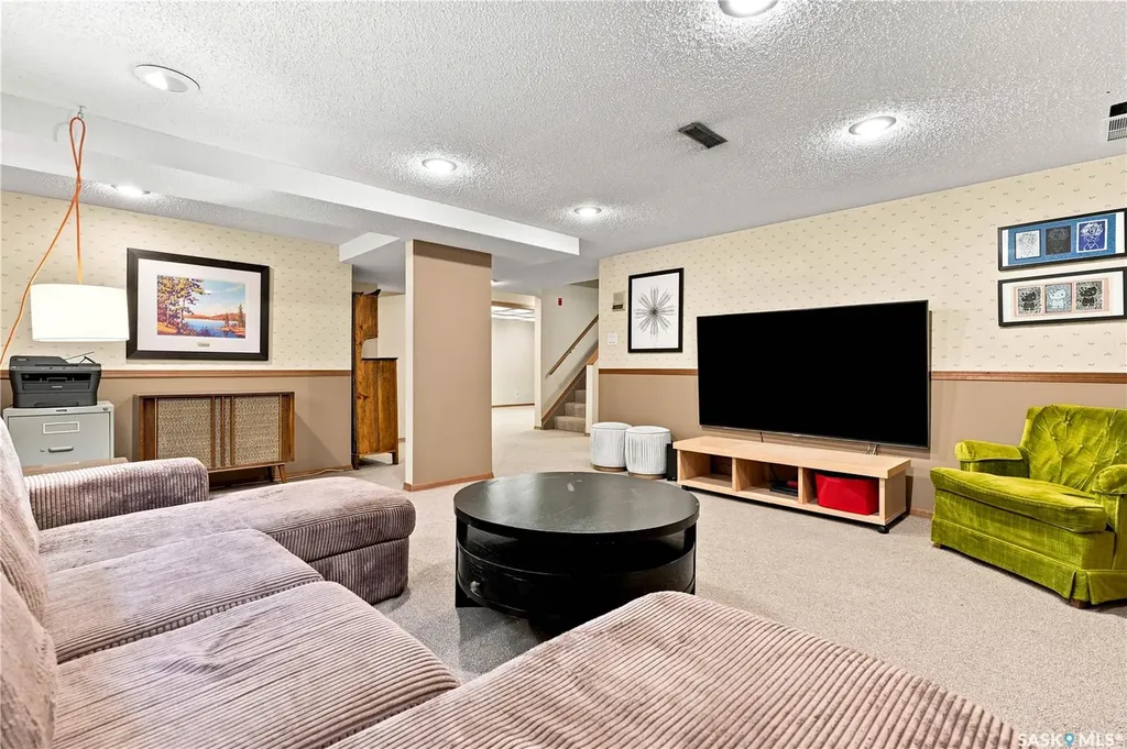 146 Highbury Place Saskatoon SK S7H 4X7