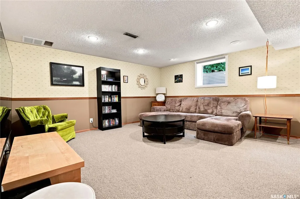146 Highbury Place Saskatoon SK S7H 4X7