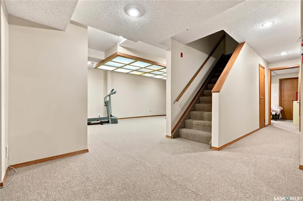 146 Highbury Place Saskatoon SK S7H 4X7