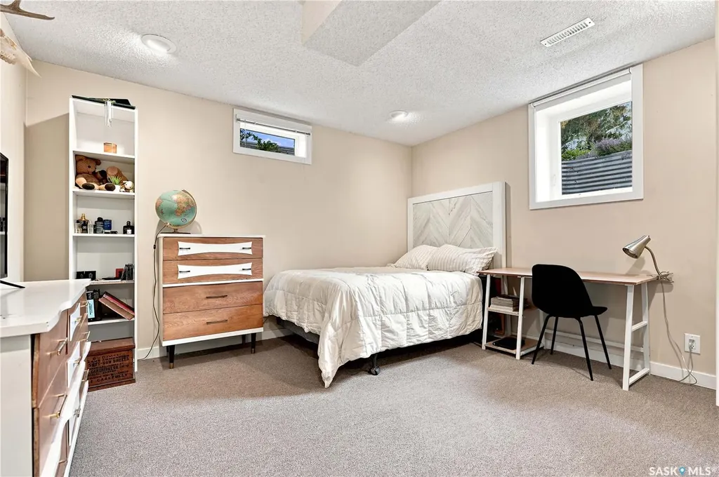 146 Highbury Place Saskatoon SK S7H 4X7